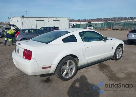 2009 Ford Mustang V6/V6 Premium z USA, uszkodzony, nr VIN 1ZVHT80N795127085